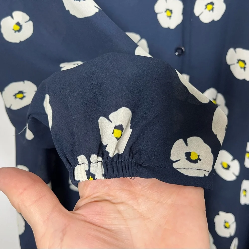 CAbi Go To Button Up Daisy Navy Blue Relaxed Blouse Style #5705 Size XS‎ - Picture 5 of 11